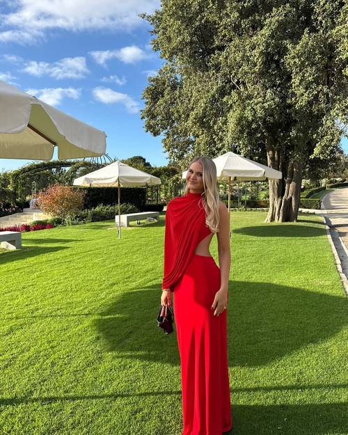 Aleksi Gown